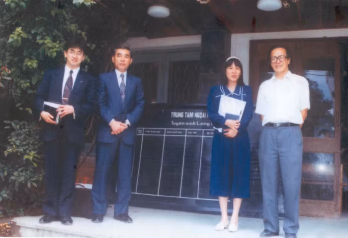 Các thầy cô nhà trường tại phân viện Puskin