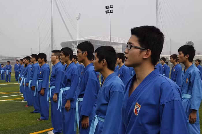 Háo hức chờ tới phần biểu diễn "Hào khí Việt Nam", các em cho biết trong nhưng ngày qua những môn sinh không ngừng tập luyện để thể hiện đúng nhất với tinh thần và sức mạnh của võ Việt.