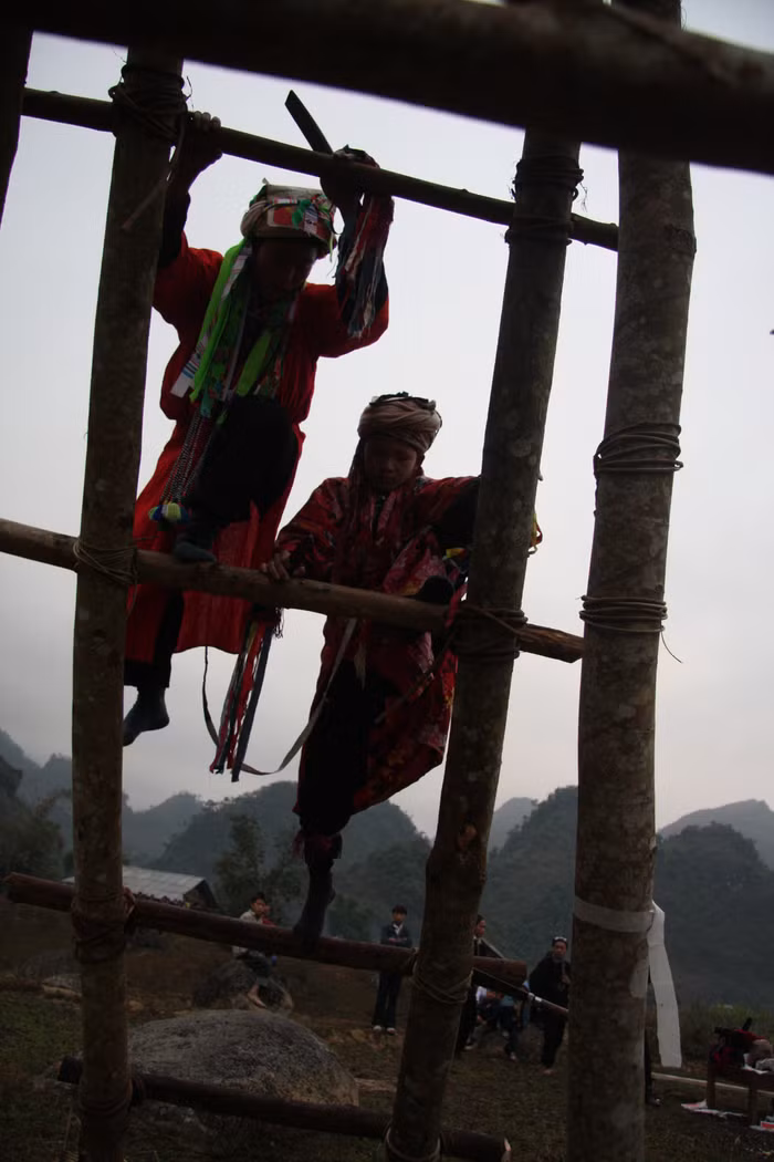 7. Lớp học được công nhận là nam nhi: Để được công nhận là nam nhi, người Dao phải học qua 13 người thầy 7. Lớp học được công nhận là nam nhi: Để được công nhận là nam nhi, người Dao phải học qua 13 người thầy