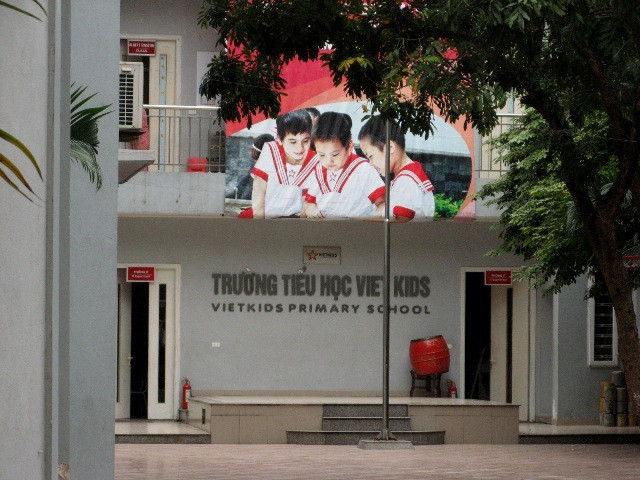 Trường mầm non Vietkids nằm trong khuân viên trường Tiểu học. Ảnh Xuân Trung
