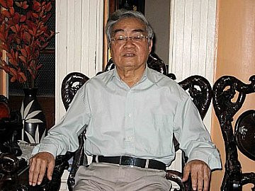 GS Phạm Minh Hạc cho rằng, việc nâng cấp các trường từ CĐ lên ĐH dẫn đến chất lượng đào tạo kém, khó quản lí và kết quả chỉ là cái mác mà sinh viên được hưởng. Ảnh Xuân Trung GS Phạm Minh Hạc cho rằng, việc nâng cấp các trường từ CĐ lên ĐH dẫn đến chất lượng đào tạo kém, khó quản lí và kết quả chỉ là cái mác mà sinh viên được hưởng. Ảnh Xuân Trung