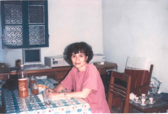 Giáo sư Hoàng Xuân Sính trong văn phòng của Đại học Thăng Long thuê tại phố Hàn Thuyên 18/5/1991.