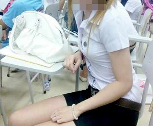 Nhiều cô gái bán dâm sống ở khu trọ sinh viên còn kiếm thêm tiền bằng cách kinh doanh vốn tự có tại xóm