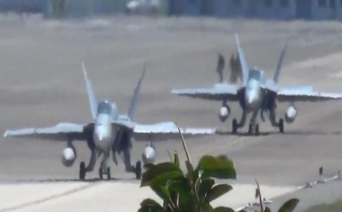 Ngày 1 tháng 4 năm 2015, máy bay chiến đấu F-18 Mỹ hạ cánh khẩn cấp xuống Đài Loan Ngày 1 tháng 4 năm 2015, máy bay chiến đấu F-18 Mỹ hạ cánh khẩn cấp xuống Đài Loan