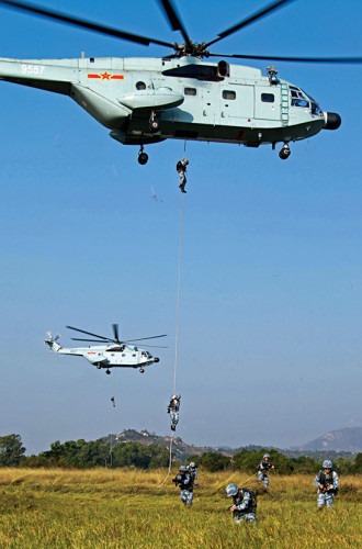 Hải quân đánh bộ Trung Quốc tiến hành tập trận đổ bộ (nguồn mạng quân sự sina Trung Quốc)