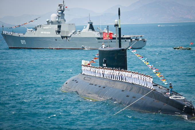 Tàu ngầm, tàu nổi Hải quân Việt Nam tham gia diễu binh kỷ niệm 60 năm thành lập hải quân Tàu ngầm, tàu nổi Hải quân Việt Nam tham gia diễu binh kỷ niệm 60 năm thành lập hải quân
