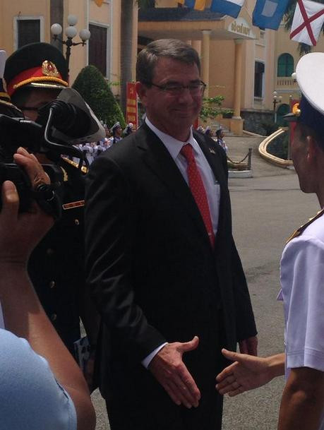 Bộ trưởng Quốc phòng Mỹ Ashton B. Carter tại Hải Phòng ngày 31 tháng 5 năm 2015 Bộ trưởng Quốc phòng Mỹ Ashton B. Carter tại Hải Phòng ngày 31 tháng 5 năm 2015