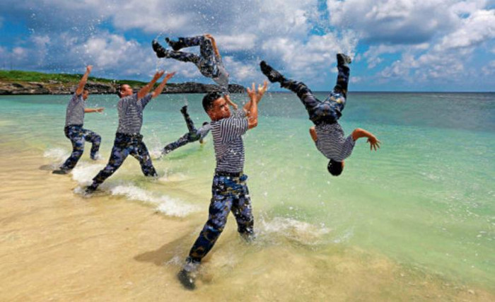 Binh sĩ Trung Quốc đồn trú trái phép trên quần đảo Hoàng Sa của Việt Nam (nguồn mạng quân sự sina Trung Quốc)