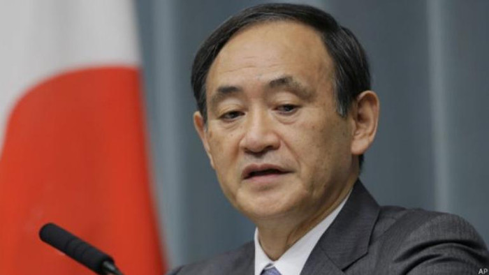 Chánh văn phòng nội các Nhật Bản Yoshihide Suga cũng vừa lên tiếng đối với việc Trung Quốc ngang nhiên tuyên bố "sắp hoàn thành công trình lấn biển xây đảo (bất hợp pháp) ở Trường Sa", cho rằng, Nhật Bản rất quan ngại đối với hành động đơn phương gây ra tình hình căng thẳng khu vực này và cho biết, Nhật Bản không cho phép Trung Quốc xây đảo (bất hợp pháp) ở Biển Đông thành sự thực đã rồi.