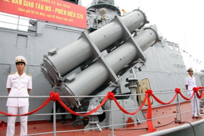 Ngày 2 tháng 6 năm 2015, Hải quân Việt Nam nhận bàn giao 2 tàu tên lửa HQ 379 và HQ 380 lớp Molniya Ngày 2 tháng 6 năm 2015, Hải quân Việt Nam nhận bàn giao 2 tàu tên lửa HQ 379 và HQ 380 lớp Molniya