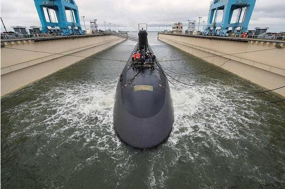 Tàu ngầm hạt nhân tấn công USS John Warner SSN-785 lớp Virginia trong lễ hạ thủy ngày 10 tháng 9 năm 2014