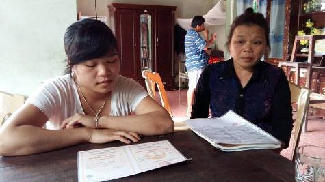 Trước đó, sau khi tốt nghiệp hệ cao đẳng điều dưỡng tại Trường Đại học Y khoa Vinh nhưng đi xin việc khắp nơi nên em Trang đã viết tâm thư gửi Bộ trưởng Bộ Y tế - Nguyễn Thị Kim Tiến (ảnh Xuân Hòa) Trước đó, sau khi tốt nghiệp hệ cao đẳng điều dưỡng tại Trường Đại học Y khoa Vinh nhưng đi xin việc khắp nơi nên em Trang đã viết tâm thư gửi Bộ trưởng Bộ Y tế - Nguyễn Thị Kim Tiến (ảnh Xuân Hòa)