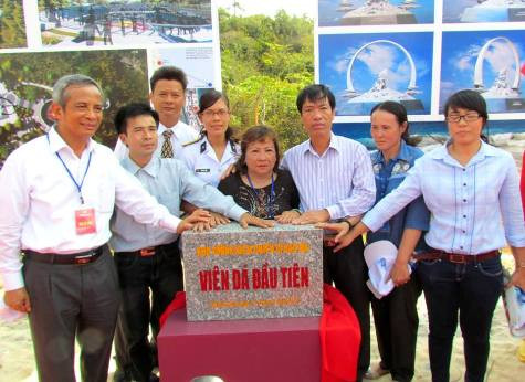 Lễ "Đặt viên đá xây dựng Khu tưởng niệm chiến sĩ Gạc Ma" (ảnh trên trang cá nhân Cựu binh Gạc Ma, Lê Hữu Thảo) Lễ "Đặt viên đá xây dựng Khu tưởng niệm chiến sĩ Gạc Ma" (ảnh trên trang cá nhân Cựu binh Gạc Ma, Lê Hữu Thảo)