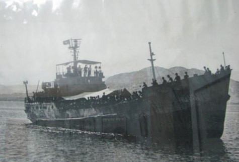 Tàu HQ 931 đưa các thương binh và chiến sĩ trong trận Gạc Ma về đất liền (Ảnh tư liệu) Tàu HQ 931 đưa các thương binh và chiến sĩ trong trận Gạc Ma về đất liền (Ảnh tư liệu)