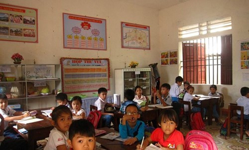 Bên trong một lớp học VNEN ở Hà Tĩnh, ảnh Lê Văn Vỵ. Bên trong một lớp học VNEN ở Hà Tĩnh, ảnh Lê Văn Vỵ.
