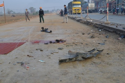 Hiện trường vụ tai nạn liên hoàn nghiêm trọng làm 6 nạn nhân chết và bị thương Hiện trường vụ tai nạn liên hoàn nghiêm trọng làm 6 nạn nhân chết và bị thương