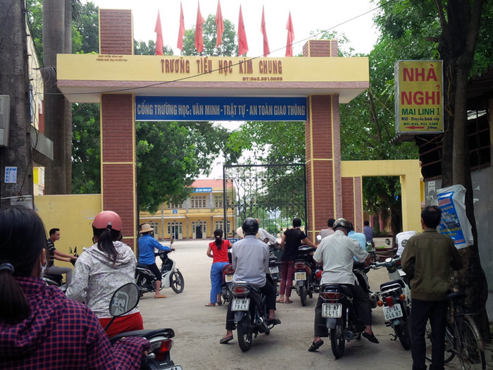 Hiệu trưởng trường Kim Chung bị tố ăn phần trăm lắp điều hòa,máy chiếu ảnh 1