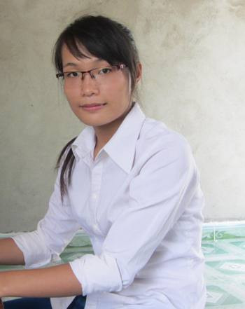 Mặc dù mồ côi bố mẹ từ nhỏ nhưng Nga đã cố gắng vươn lên trong học tập và thi đậu 2 trường đại học Mặc dù mồ côi bố mẹ từ nhỏ nhưng Nga đã cố gắng vươn lên trong học tập và thi đậu 2 trường đại học