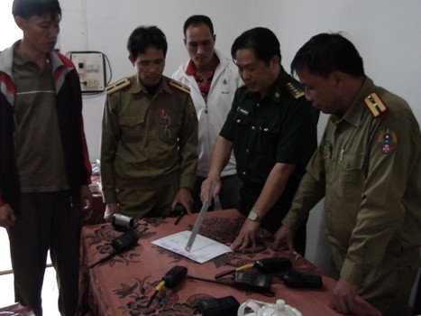 Ban chuyên án cùng lực lượng Công an nước bạn Lào bàn kế hoạch phá án (ảnh LT) Ban chuyên án cùng lực lượng Công an nước bạn Lào bàn kế hoạch phá án (ảnh LT)