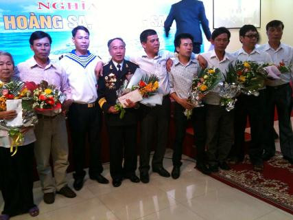 Cuộc gặp mặt đầy cảm xúc của người lính Gạc Ma năm xưa đầy cảm xúc (ảnh nhân vật cung cấp) Cuộc gặp mặt đầy cảm xúc của người lính Gạc Ma năm xưa đầy cảm xúc (ảnh nhân vật cung cấp)