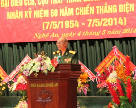 Đại tá Nguyễn Đồng, một người lính đã tham gia chiến dịch Điện Biên Phủ đang hồi ức lại giây phút giành chiến thắng quân địch vẫy cờ trắng đầu hàng vào ngày 7/5/1954 Đại tá Nguyễn Đồng, một người lính đã tham gia chiến dịch Điện Biên Phủ đang hồi ức lại giây phút giành chiến thắng quân địch vẫy cờ trắng đầu hàng vào ngày 7/5/1954