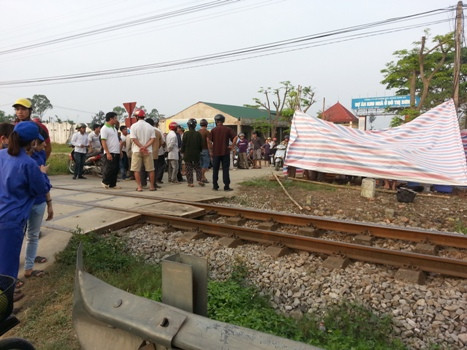Hiện trường vụ tai nạn đường sắt khiến chị Tú tử vong tại chỗ Hiện trường vụ tai nạn đường sắt khiến chị Tú tử vong tại chỗ