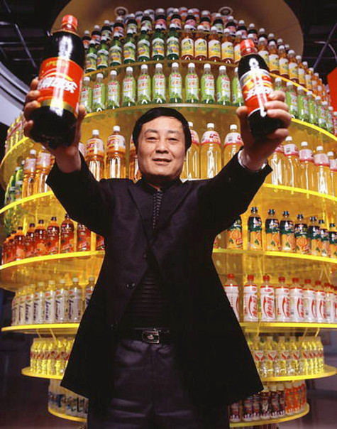 Công ty chiếm thị phần 15% trên thị trường đồ uống nhẹ của Trung Quốc, doanh số của mảng thời trang trẻ em trong công ty cũng vượt 1 tỷ USD mỗi năm. Năm 2010, doanh số của công ty đạt 8,6 tỷ USD. Theo dự định của ông Zong, công ty này sẽ mở 100 đại siêu thị ở Trung Quốc trong vài năm tới để cạnh tranh với các “đế chế” bán lẻ phương Tây Wal-Mart và Carrefour (Ảnh: Internet). Công ty chiếm thị phần 15% trên thị trường đồ uống nhẹ của Trung Quốc, doanh số của mảng thời trang trẻ em trong công ty cũng vượt 1 tỷ USD mỗi năm. Năm 2010, doanh số của công ty đạt 8,6 tỷ USD. Theo dự định của ông Zong, công ty này sẽ mở 100 đại siêu thị ở Trung Quốc trong vài năm tới để cạnh tranh với các “đế chế” bán lẻ phương Tây Wal-Mart và Carrefour (Ảnh: Internet).