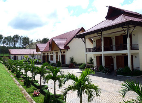 Học viện bóng đá Hoàng Anh Gia Lai Arsenal JMG có hai sân tập tiêu chuẩn quốc tế (một sân đã hoàn thành và sân còn lại chuẩn bị khởi công); hai khu nhà cao cấp - nhà ở cho học viên (8 phòng sức chứa tối đa 32 học viên), dãy nhà dành cho các chuyên gia, nhà điều hành, phòng xem tivi, phòng học tiếng Anh, massage, phòng họp, thư viện…Tổng kinh phí để xây dựng Học viện là khoảng 4 triệu USD (Ảnh: Internnet).