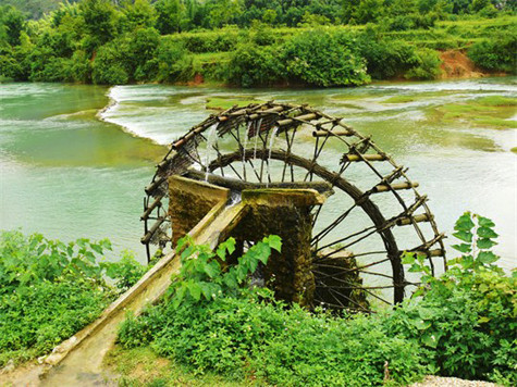 Dù bây giờ những chiếc cọn đã dần vắng bóng trên những đồi nương, trái nhà nhưng chắc chắn chiếc cọn nước sẽ mãi mãi song hành trong cuộc sống của bà con dân tộc vùng cao vì nó mang cả hồn của đại ngàn, của suối, của bao thế hệ sinh ra, lớn lên và yên nghỉ (Ảnh: Internet).