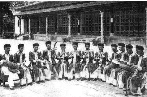 Với những giá trị nổi bật, Nhã nhạc - Nhạc Cung đình Việt Nam, bằng tất cả những gì còn lại ở Huế chắc chắn sẽ tiếp tục được giữ gìn và bảo tồn một cách hiệu quả, góp phần cùng với các loại hình di sản văn hóa và thiên nhiên thế giới ở Việt Nam khẳng định vị thế của một dân tộc, một quốc gia trong khu vực và thế giới (Ảnh: Internet). Với những giá trị nổi bật, Nhã nhạc - Nhạc Cung đình Việt Nam, bằng tất cả những gì còn lại ở Huế chắc chắn sẽ tiếp tục được giữ gìn và bảo tồn một cách hiệu quả, góp phần cùng với các loại hình di sản văn hóa và thiên nhiên thế giới ở Việt Nam khẳng định vị thế của một dân tộc, một quốc gia trong khu vực và thế giới (Ảnh: Internet).