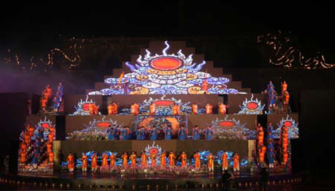 Là một sáng tạo đặc biệt, mang âm hưởng của âm nhạc dân gian Việt Nam, có tính chuyên nghiệp và bác học cao, Nhã nhạc cung đình Huế mang một âm điệu đặc trưng, thể hiện phong cách, tâm hồn, bản sắc Việt Nam nói chung và Huế nói riêng (Ảnh: Internet). Là một sáng tạo đặc biệt, mang âm hưởng của âm nhạc dân gian Việt Nam, có tính chuyên nghiệp và bác học cao, Nhã nhạc cung đình Huế mang một âm điệu đặc trưng, thể hiện phong cách, tâm hồn, bản sắc Việt Nam nói chung và Huế nói riêng (Ảnh: Internet).