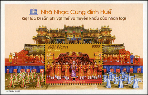 Nhã nhạc có các chức năng văn hoá, xã hội, biểu tượng sấu sắc. Đây là một loại hình âm nhạc bác học, phản ánh nhận thức, thẩm mỹ nghệ thuật của giai cấp quý tộc xã hội phong kiến, một thành phần đóng vai trò chủ đạo trong xã hội Việt Nam suốt hơn 10 thế kỷ (từ thế kỷ X đến thế kỷ XIX). Bên cạnh đó, nhã nhạc còn là một thành tố của các cuộc tế lễ, lễ cung đình như Tế Giao, Tế Miếu, Lễ Đại triều, Thường triều; là phương tiện văn hoá giúp con người giao tiếp với thế giới thần linh; là một biểu tượng của vương triều, của sự bình yên cho cả quốc gia (Ảnh: Internet). Nhã nhạc có các chức năng văn hoá, xã hội, biểu tượng sấu sắc. Đây là một loại hình âm nhạc bác học, phản ánh nhận thức, thẩm mỹ nghệ thuật của giai cấp quý tộc xã hội phong kiến, một thành phần đóng vai trò chủ đạo trong xã hội Việt Nam suốt hơn 10 thế kỷ (từ thế kỷ X đến thế kỷ XIX). Bên cạnh đó, nhã nhạc còn là một thành tố của các cuộc tế lễ, lễ cung đình như Tế Giao, Tế Miếu, Lễ Đại triều, Thường triều; là phương tiện văn hoá giúp con người giao tiếp với thế giới thần linh; là một biểu tượng của vương triều, của sự bình yên cho cả quốc gia (Ảnh: Internet).