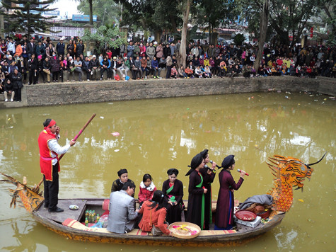 Các làn điệu quan họ cổ: La rằng, Đường bạn Kim Loan, Cây gạo, Giã bạn, Hừ la, La hời, Tình tang, Cái ả, Lên núi, Xuống sông, Cái hờn, cái ả, Gió mát trăng thanh, Tứ quý,...(Ảnh: Phạm Hải). Các làn điệu quan họ cổ: La rằng, Đường bạn Kim Loan, Cây gạo, Giã bạn, Hừ la, La hời, Tình tang, Cái ả, Lên núi, Xuống sông, Cái hờn, cái ả, Gió mát trăng thanh, Tứ quý,...(Ảnh: Phạm Hải).