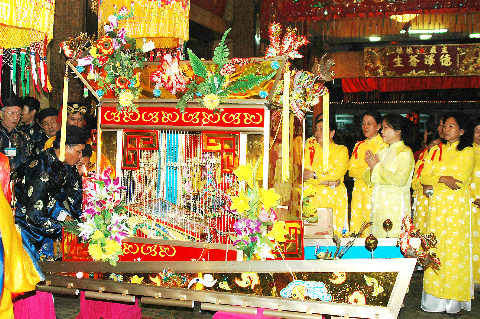 Lễ “Phục hiện rước tượng Bà”. Lễ “Phục hiện rước tượng Bà”.