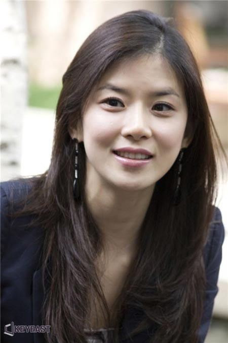 Gần đầy, Lee Bo Young bị dính vào nghi án phẫu thuật khi một loạt ảnh "vịt hóa thiên nga" của các đời Hoa hậu Hàn được phơi bày. Lee Bo Young từng đoạt giải cao nhất cuộc thi Miss Daejeon/South Chungcheong năm 2000, khi đó cô mới 21 tuổi. Xem thêm: Sao Hàn nào mặc xấu nhất nửa đầu 2012? Gần đầy, Lee Bo Young bị dính vào nghi án phẫu thuật khi một loạt ảnh "vịt hóa thiên nga" của các đời Hoa hậu Hàn được phơi bày. Lee Bo Young từng đoạt giải cao nhất cuộc thi Miss Daejeon/South Chungcheong năm 2000, khi đó cô mới 21 tuổi. Xem thêm: Sao Hàn nào mặc xấu nhất nửa đầu 2012?