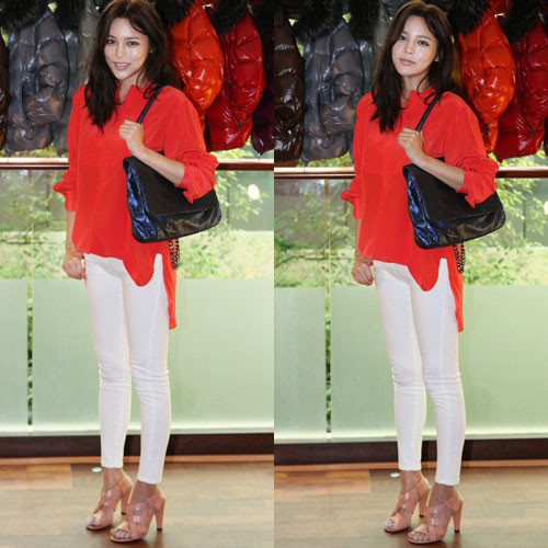 Baksiyeon nổi bật với 2 bảng màu đối lập. Baksiyeon nổi bật với 2 bảng màu đối lập.