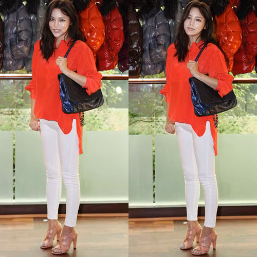 Baksiyeon nổi bật với 2 bảng màu đối lập. Baksiyeon nổi bật với 2 bảng màu đối lập.