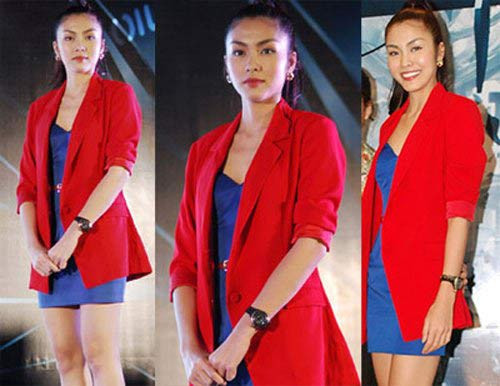 ...và cô nổi bật trong phong cách áo blazer đỏ. ...và cô nổi bật trong phong cách áo blazer đỏ.
