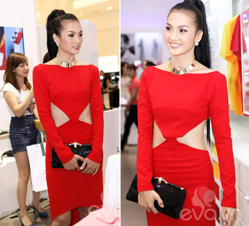 Anh Thư nổi bật với chiếc váy đỏ và khoe eo trắng ngần. Anh Thư nổi bật với chiếc váy đỏ và khoe eo trắng ngần.