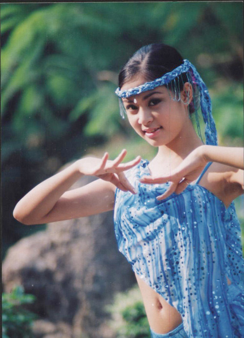 Hoàng Thùy Linh Xem thêm:Những chiếc cằm bỗng "biến hình" của Sao Việt