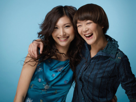 Cười nhiều: Theo một nghiên cứu của ĐH Y khoa Vanderbilt thì chỉ cần từ 10- 15 phút cười to mỗi ngày là bạn cũng đã đốt cháy được 40 calo. Xem thêm: Những lợi ích bất ngờ của quả lựu đối với sức khỏe