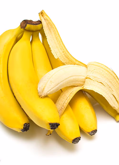 Trái cây nhiệt đới – Bảo vệ nướu: Những trái cây nhiệt đới giàu vitamin C như ổi, chuối… rất hữu hiệu trong vai trò duy trì sức khỏe nướu. Sự thiếu hụt chất này sẽ khiến nướu răng trở nên mong manh và dễ bị bệnh, chẳng hạn như sưng, chảy máu, răng lung lay, gãy và các triệu chứng khác.