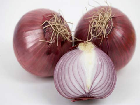 Hành tây – Kháng khuẩn mạnh mẽ: Hợp chất lưu huỳnh trong hành tây là thành phần kháng khuẩn mạnh mẽ. Thí nghiệm cho thấy, hành tây có thể giết chết rất nhiều vi khuẩn, trong đó bao gồm khuẩn chuỗi cầu biến hình gây bệnh sâu răng. Dùng hành tây tươi sống có hiệu quả nhất. Hành tây – Kháng khuẩn mạnh mẽ: Hợp chất lưu huỳnh trong hành tây là thành phần kháng khuẩn mạnh mẽ. Thí nghiệm cho thấy, hành tây có thể giết chết rất nhiều vi khuẩn, trong đó bao gồm khuẩn chuỗi cầu biến hình gây bệnh sâu răng. Dùng hành tây tươi sống có hiệu quả nhất.