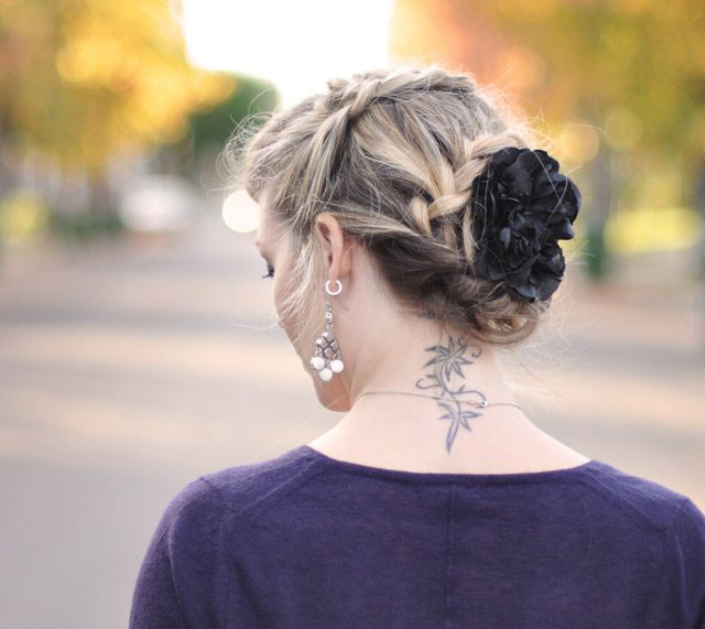 Tóc tết sam và búi phần đuôi tóc đem đến vẻ đẹp mặn mà quý phái. Với cách tết này vừa tạo được vẻ tự nhiên và làm mới kiểu tóc của bạn. Tóc tết sam và búi phần đuôi tóc đem đến vẻ đẹp mặn mà quý phái. Với cách tết này vừa tạo được vẻ tự nhiên và làm mới kiểu tóc của bạn.