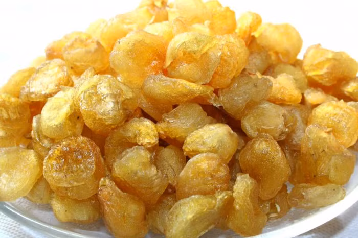 Y học hiện đại qua nghiên cứu đã phát hiện trong long nhãn có đường gluco, đường xacaro, lipid, vitamin B1, B2, C, P và các nguyên tố vô cơ như canxi, phốt pho, sắt... Tuy nhiên phụ nữ mang thai không nên ăn long nhãn nhiều. Nguyên nhân là do phụ nữ mang thai thường có triệu chứng nóng trong và thường có các hiện tượng táo bón, ăn nhãn nhiều sẽ tăng nóng trong, động thai, ra huyết đau bụng, đau tức bụng dưới, thậm chí tổn thương thai khí, dẫn tới sảy thai. Xem thêm: Những điều cần tránh trước giờ đi ngủ