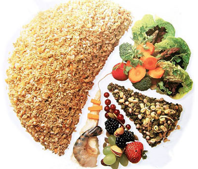 Điều quan trọng khi muốn giảm cân là chế độ ăn uống không thể thiếu chất xơ. Các nhà nghiên cứu theo dõi thói quen ăn uống của phụ nữ trong gần hai năm trở lại đây và nhận thấy rằng những người tăng lượng chất xơ trong chế độ ăn uống hàng ngày thì trọng lượng cơ thể giảm. Nhưng những thực phẩm nào chứa nhiều chất xơ để có tác dụng giảm cân? Dưới đây là 5 loại thực phẩm có công dụng kì diệu đó.