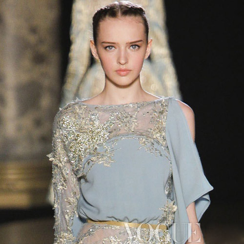 Elie Saab kiều diễm và thánh thiện cao sang. Xem thêm: Những kiểu tóc dễ bị "ném đá"" khi ra đường Elie Saab kiều diễm và thánh thiện cao sang. Xem thêm: Những kiểu tóc dễ bị "ném đá"" khi ra đường