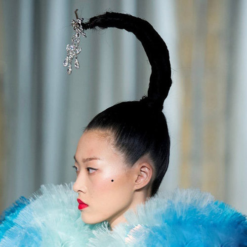 Xem thêm: Những kiểu tóc dễ bị "ném đá"" khi ra đường Xem thêm: Những kiểu tóc dễ bị "ném đá"" khi ra đường