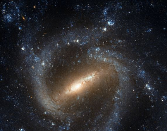 Kính thiên văn vũ trụ Hubble đã ghi lại được hình ảnh của thiên hà hình xoắn ốc NGC 1037 nằm trong chòm sao Cetus. Các nhà thiên văn học cho rằng thiên hà NGC 1037 có thể là hình ảnh phản chiếu của Dải ngân hà của chúng ta nếu nhìn từ trong vũ trụ. Kính thiên văn vũ trụ Hubble đã ghi lại được hình ảnh của thiên hà hình xoắn ốc NGC 1037 nằm trong chòm sao Cetus. Các nhà thiên văn học cho rằng thiên hà NGC 1037 có thể là hình ảnh phản chiếu của Dải ngân hà của chúng ta nếu nhìn từ trong vũ trụ.