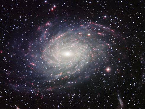 Các nhà thiên văn học Mỹ đăng tải trên tạp chí Nature ngày 18/7/2012 cho biết họ đã rất kinh ngạc khi phát hiện một thiên hà dạng xoắn ốc hình thành gần 11 tỷ năm trước. Nằm cách Trái đất 1,7 tỷ năm ánh sáng, thiên hà này được hình thành khoảng 3 tỷ năm sau khi vũ trụ được sinh ra trong một vụ nổ siêu nhiệt có tên là Big Bang. Các nhà thiên văn học Mỹ đăng tải trên tạp chí Nature ngày 18/7/2012 cho biết họ đã rất kinh ngạc khi phát hiện một thiên hà dạng xoắn ốc hình thành gần 11 tỷ năm trước. Nằm cách Trái đất 1,7 tỷ năm ánh sáng, thiên hà này được hình thành khoảng 3 tỷ năm sau khi vũ trụ được sinh ra trong một vụ nổ siêu nhiệt có tên là Big Bang.